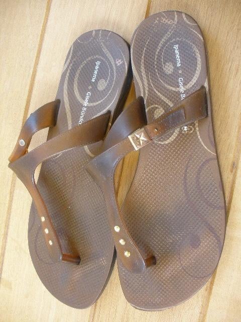 IPANEMA Gisele Bundchen bruine slippers maat 39 - zgan -, Ipanema, Ophalen of Verzenden, Zo goed als nieuw, Bruin