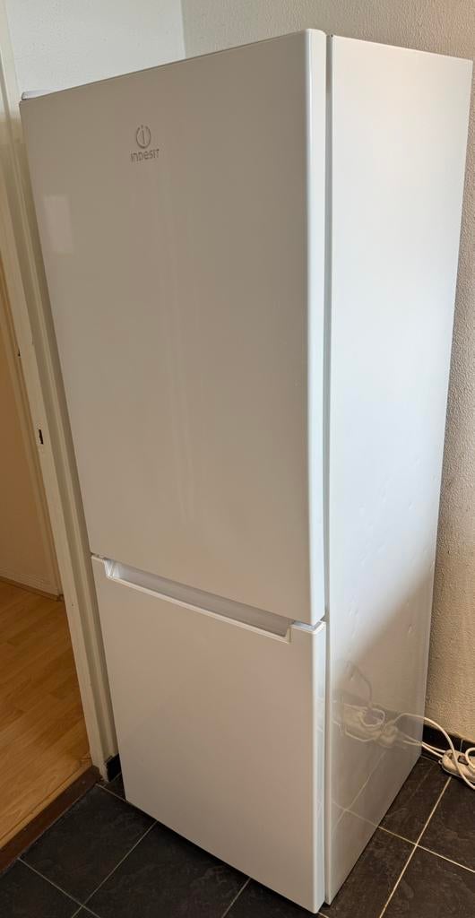 Koelvriescombi - 307L - Stil! - Den Haag - no frost, Ophalen, 200 liter of meer, Met aparte vriezer, 160 cm of meer