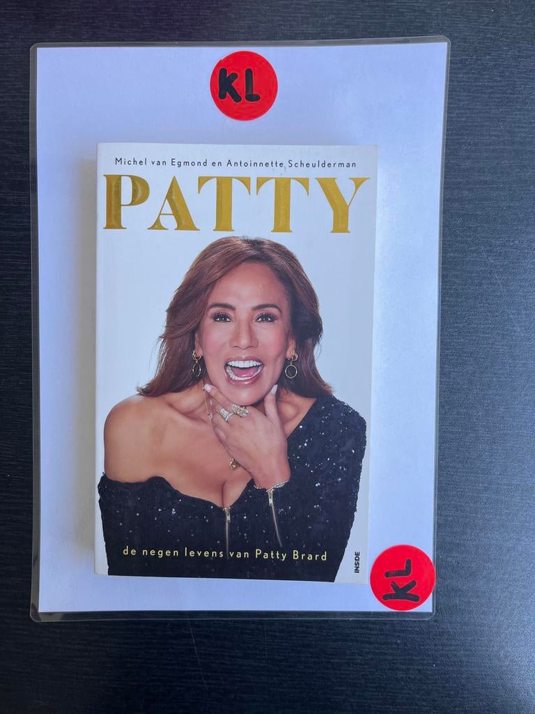 Patty: De negen levens van Patty Brard, Boeken, Ophalen of Verzenden, Zo goed als nieuw, Film, Tv en Media