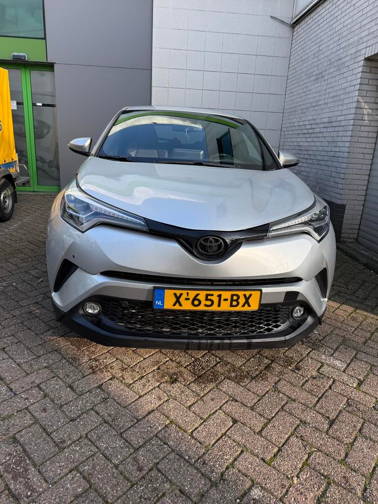 Toyota C-HR 1.8 Hybrid 122pk CVT 2017 Grijs, Auto's, Toyota, 725 kg, 4 cilinders, 98 pk, 75 €/maand