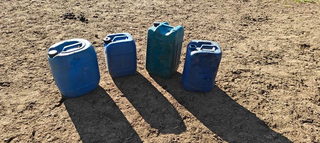 4 jerrycans (20 liter en 30 liter), Ophalen