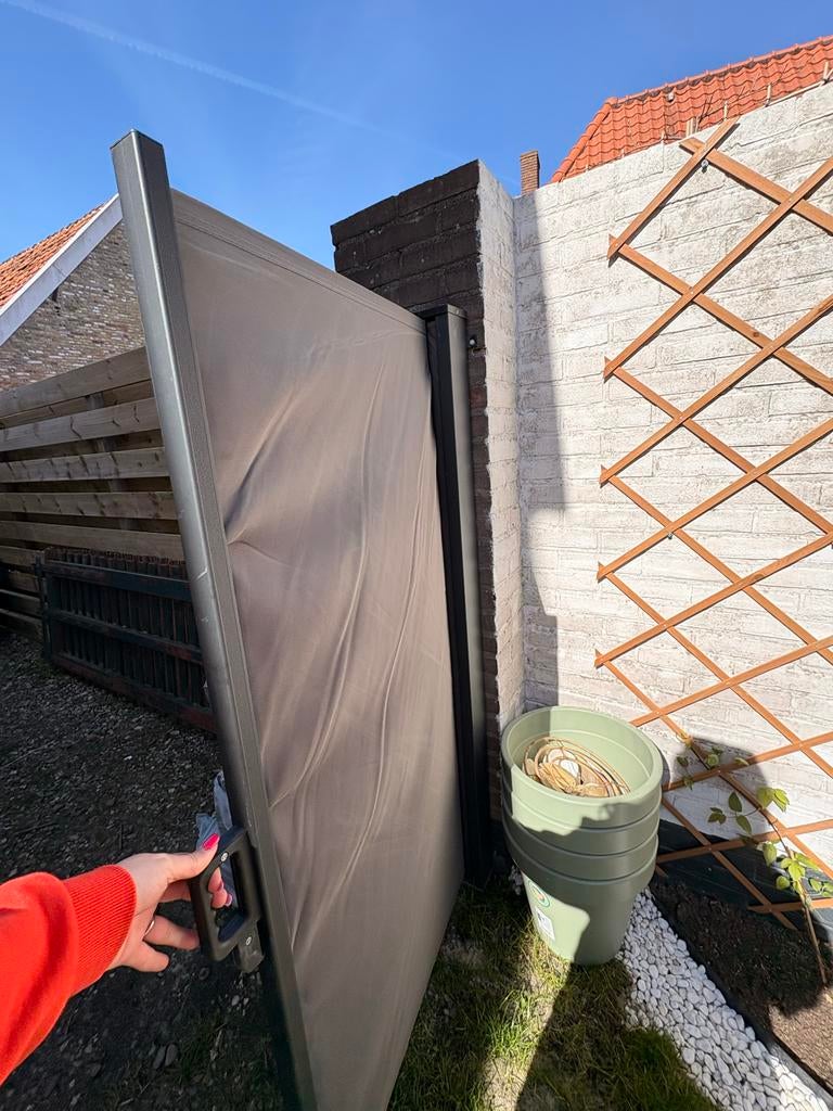Uitschuifbaar windscherm voor aan de muur - Grijs, Tuin en Terras, Tuinschermen, Ophalen, Gebruikt, Aluminium, 200 cm of meer