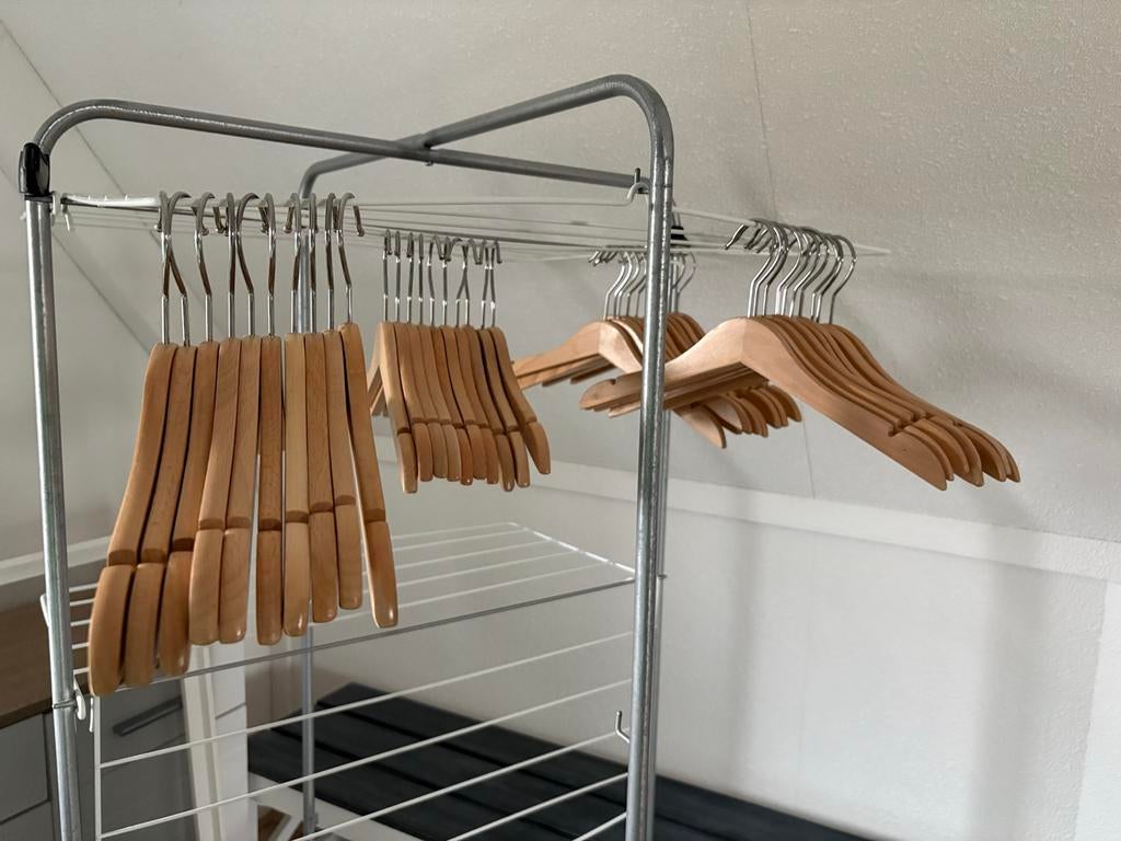 Houten kledinghangers voor kinderkleding van de IKEA, Kleding | Dames, Kledinghangers, Ophalen of Verzenden, Zo goed als nieuw