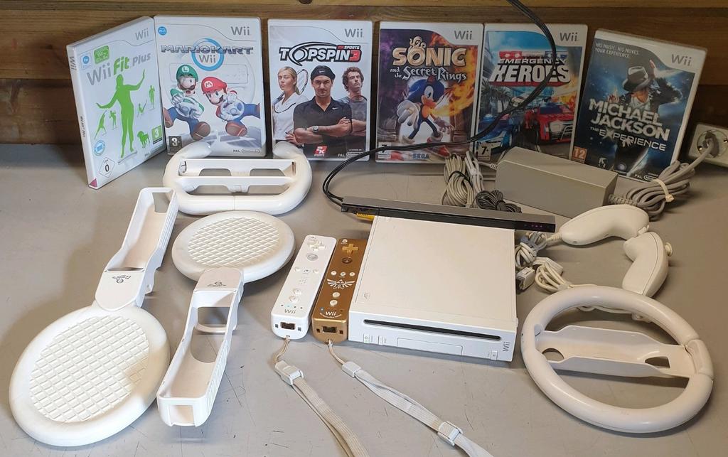 Nintendo wii games + complete console + gouden controller, 3 spelers of meer, Ophalen of Verzenden, Sport, Vanaf 3 jaar
