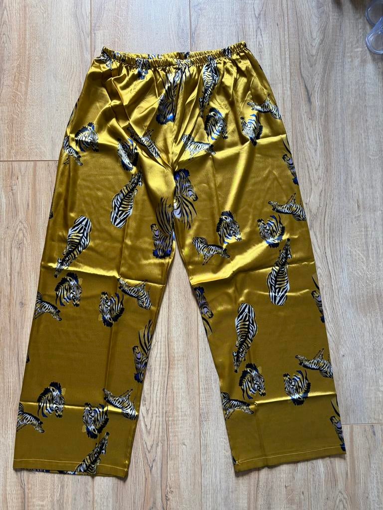 Nieuwe pyjama broek satijn geel met zebra’s XL, Ophalen of Verzenden, Nieuw, Maat 46/48 (XL) of groter