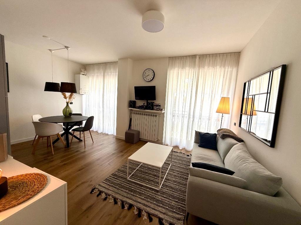 Comomeer, Te koop schitterend appartement, 50mtr van strand, Huizen en Kamers, Buitenland, Dorp, Verkoop zonder makelaar, Appartement