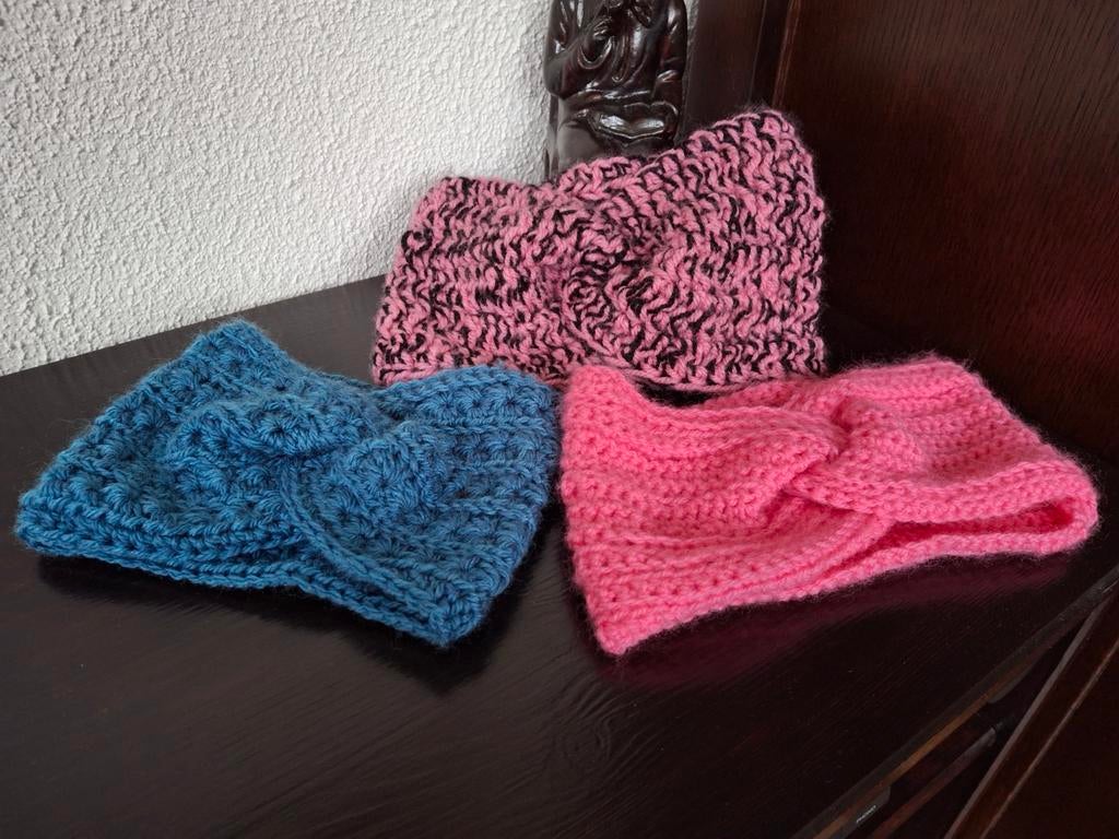 3 zelf gehaakte oorwarmers/hoofdbanden, Handgemaakt, Nieuw, Ophalen of Verzenden, Meisje