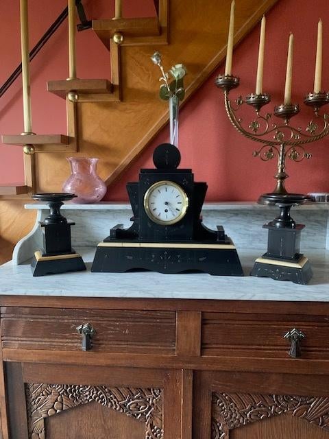 marmeren schouwgarnituur, Ophalen