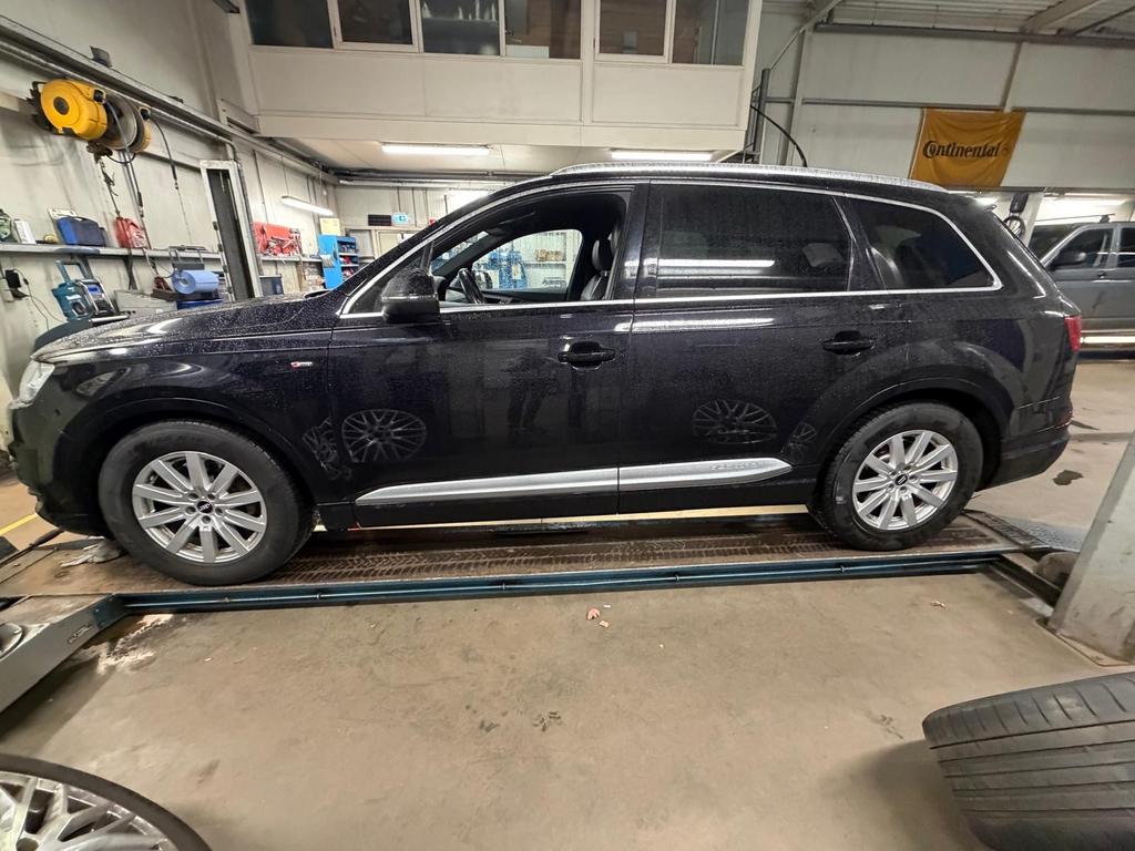 Audi Q7 Winterbanden met 18 inch Velgen, Auto-onderdelen, Banden en Velgen, Ophalen, 18 inch, Gebruikt, 255 mm