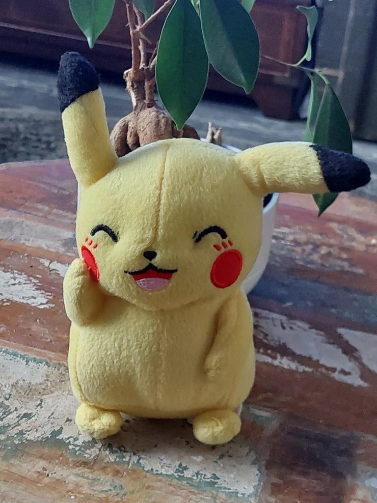 Tomy pokemon pikachu  knuffel, Ophalen of Verzenden, Zo goed als nieuw, Overige typen