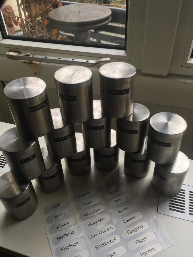 14 metalen kruidenpotjes, Ophalen, Gebruikt