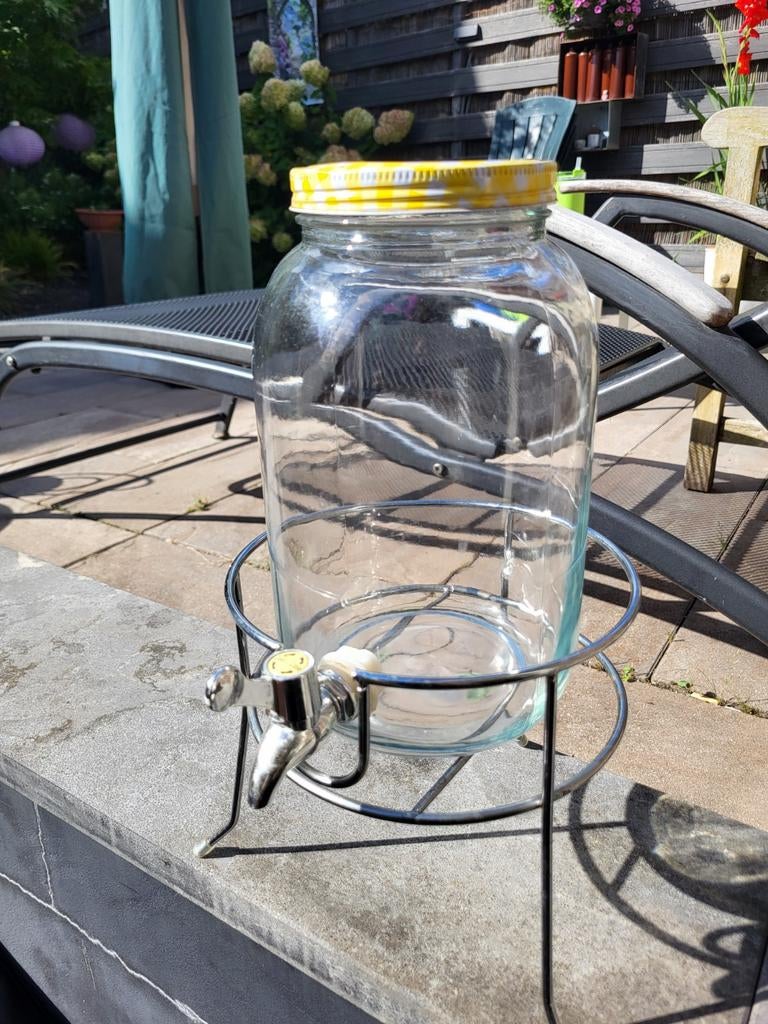 Glazen drankdispenser met tapkraan en verhoger, Ophalen of Verzenden, Zo goed als nieuw