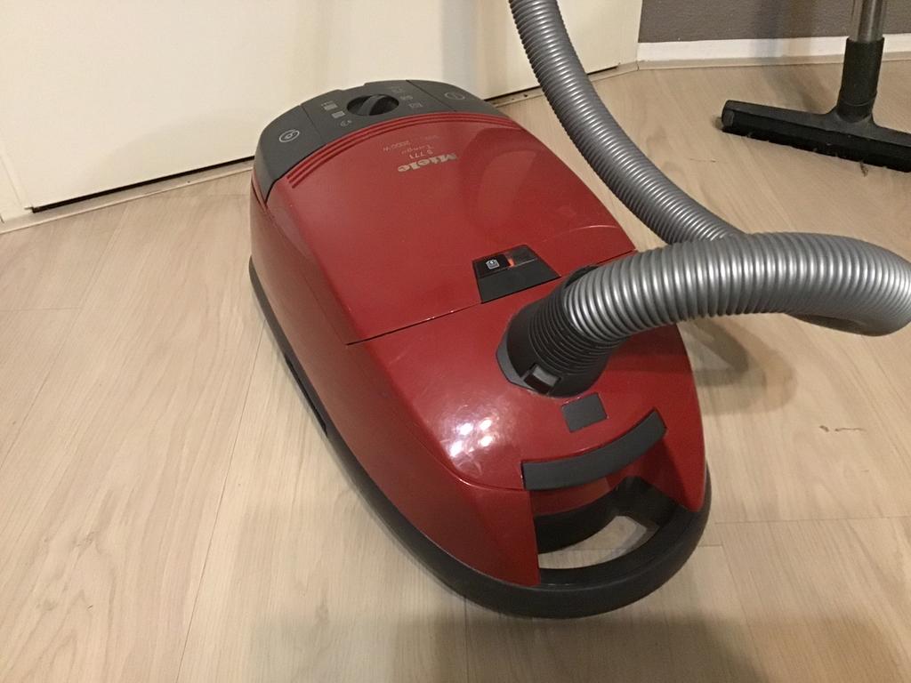 Miele stofzuiger, Ophalen of Verzenden, Zo goed als nieuw, 1200 tot 1600 watt
