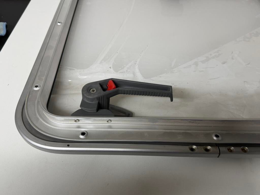 Lewmar dekluik 570 x 570 mm, Watersport en Boten, Accessoires en Onderhoud, Ophalen of Verzenden, Nieuw, Overige typen