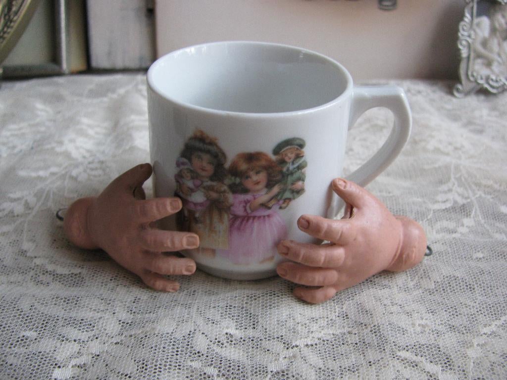 Oud Kopje van een Kinder / Poppen Servies - Meisjes met Pop, Antiek en Kunst, Verzenden