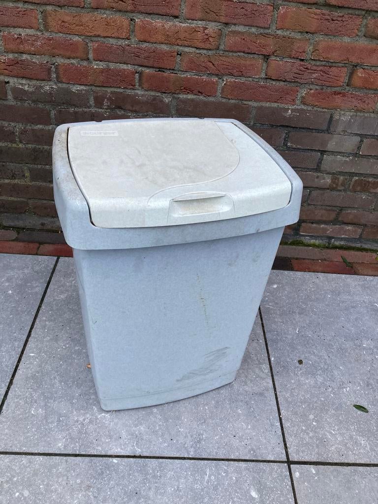 GRATIS Curver prullenbak afbalvak, Ophalen, Kunststof, Gebruikt, 50 tot 75 cm