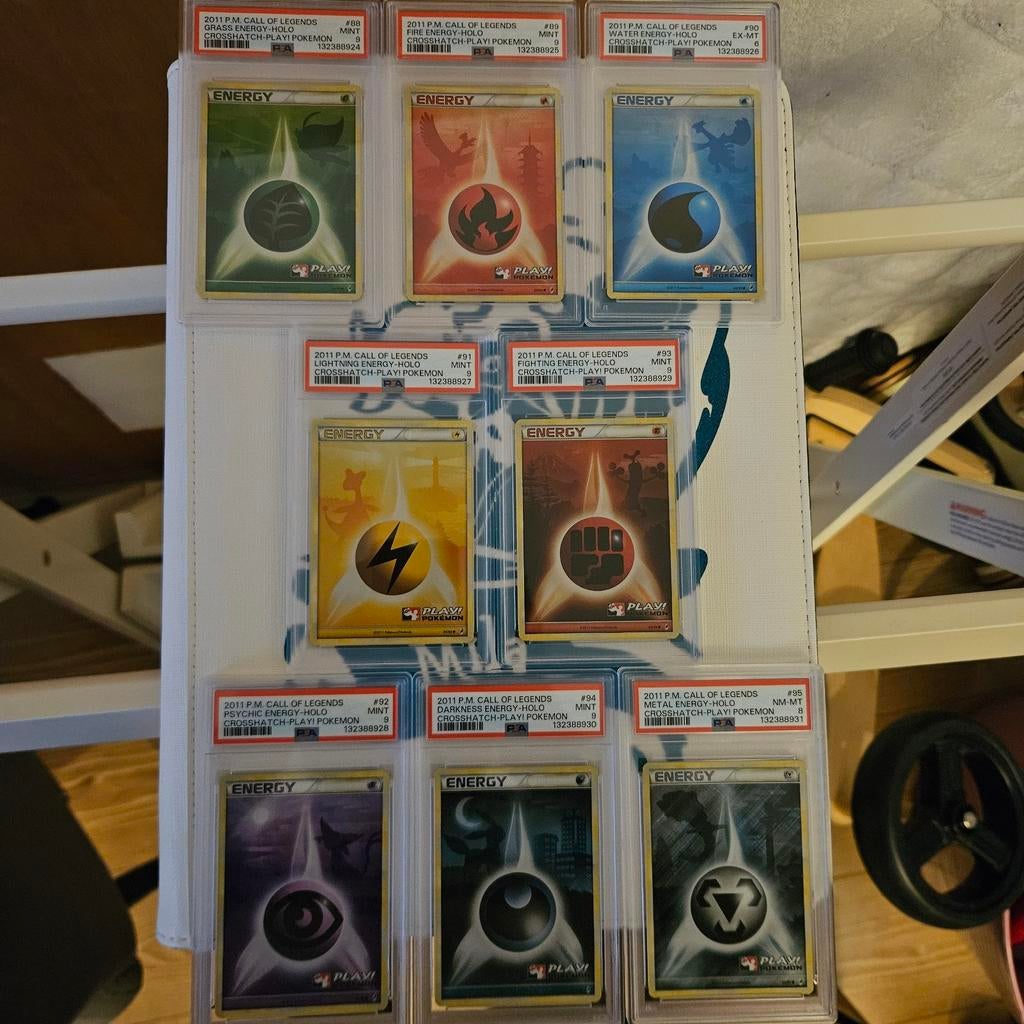 Call of legends crosshatch play promo energy setje psa 9, Hobby en Vrije tijd, Verzamelkaartspellen | Pokémon, Ophalen of Verzenden