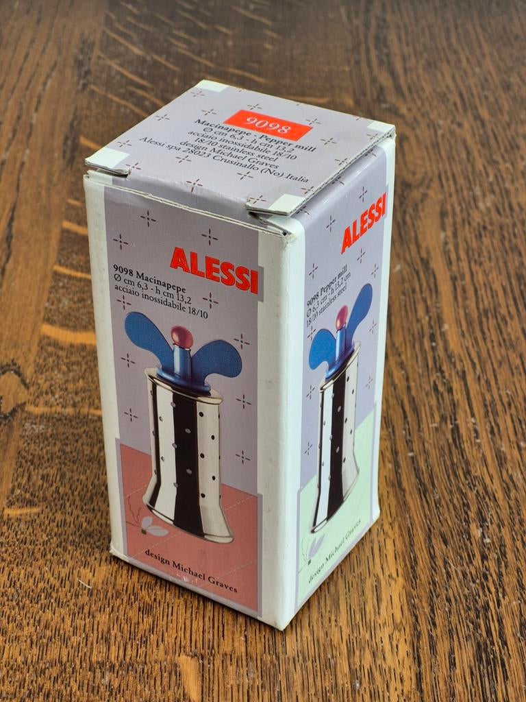 Nieuw in doos: vintage Alessi pepermolen (9098), Antiek en Kunst, Ophalen of Verzenden