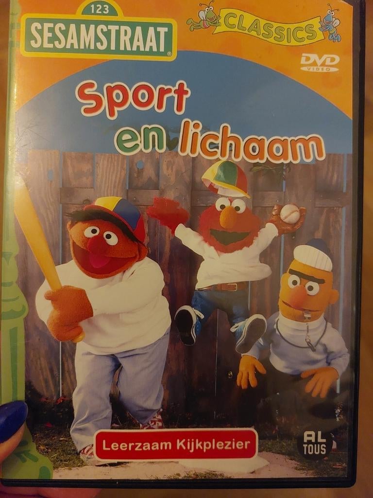 Dvd Sesamstraat sport en lichaam, Gebruikt, Alle leeftijden, Ophalen of Verzenden, Tv fictie