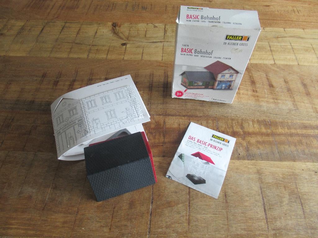 Faller Bouwdoos H0 150110 Basic Bahnhof station Nieuw, Overige merken, Gelijkstroom of Wisselstroom, Brug, Tunnel of Gebouw, Nieuw