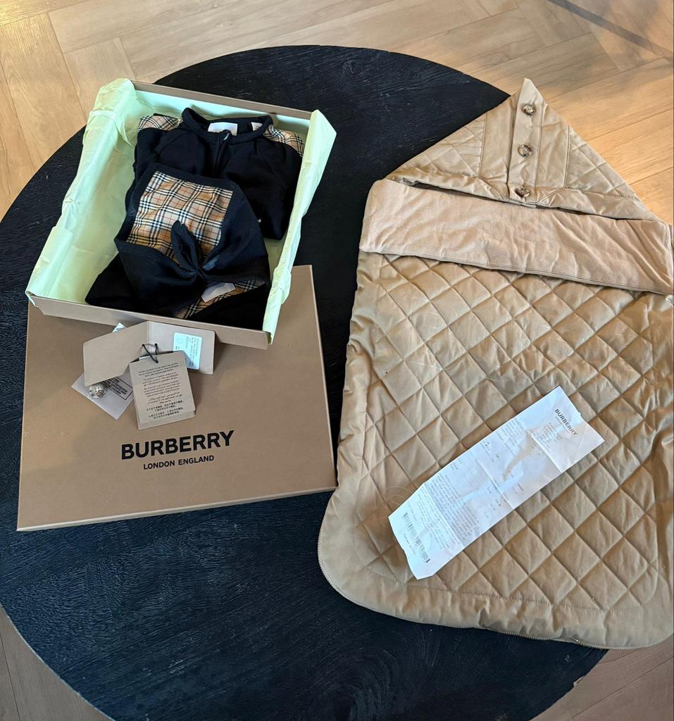 Burberry kruippakje + voetenzak - Nieuw in verpakking, Ophalen of Verzenden, Nieuw, One size