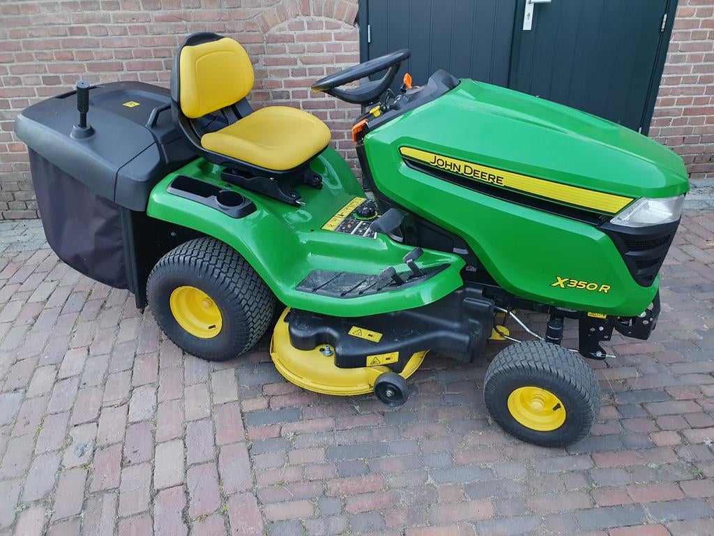 John Deere X350R benzine zitmaaier met grasopvangbak, Zo goed als nieuw, Opvangbak, 90 tot 120 cm, Ophalen