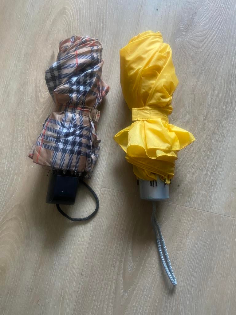 2 opvouwbare paraplu’s., Sieraden, Tassen en Uiterlijk, Paraplu's, Ophalen of Verzenden, Zo goed als nieuw, Geel