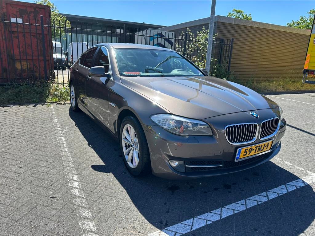 BMW 5-Serie 520i 184pk Aut. 2012 Bruin, Auto's, Achterwielaandrijving, 4 cilinders, Particulier, Onderhoudsboekje
