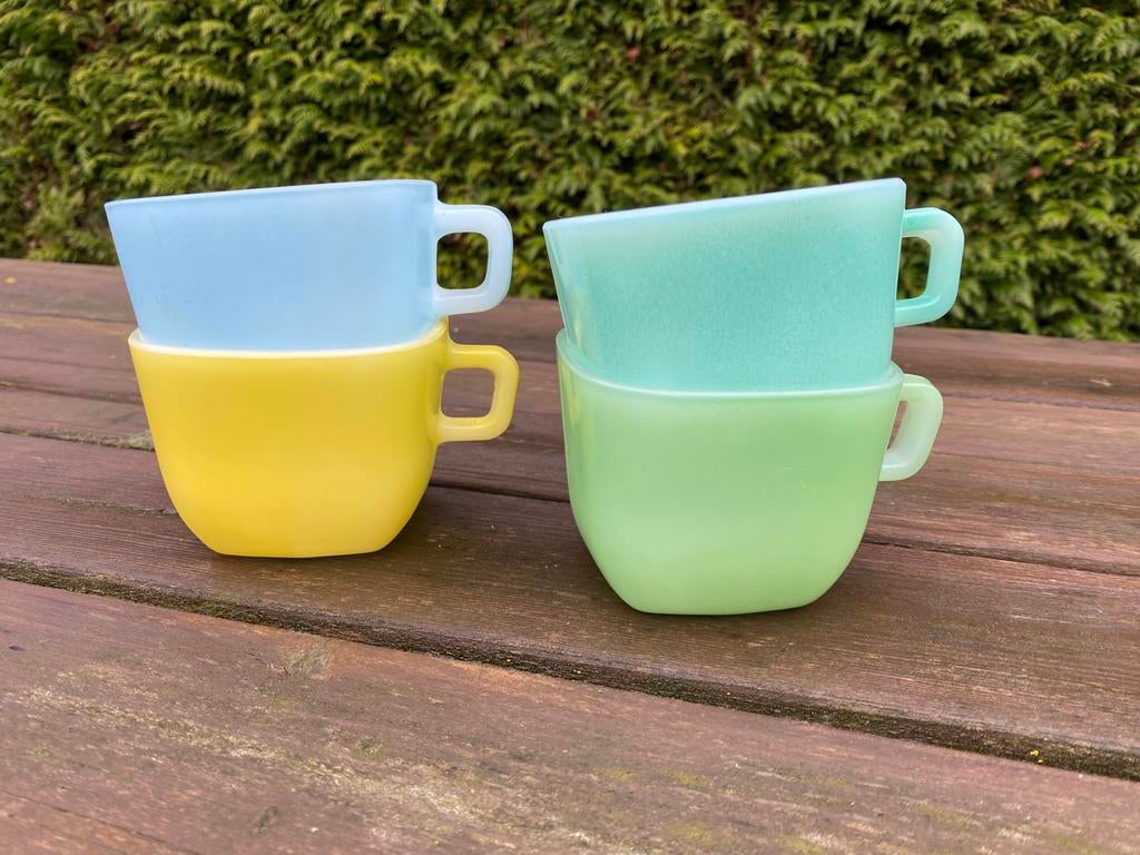 2 Arcopal Frankrijk koppen, Gebruikt, Ophalen of Verzenden, Glas, Overige stijlen