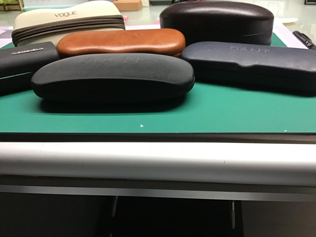 Te koop: Brillenkokers, Sieraden, Tassen en Uiterlijk, Zonnebrillen en Brillen | Dames, Ophalen of Verzenden, Overige merken