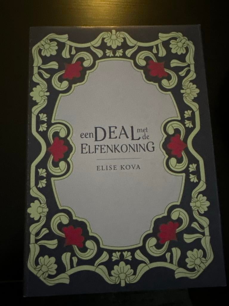Een Deal met de Elfenkoning - Elise Kova, Ophalen of Verzenden, Zo goed als nieuw