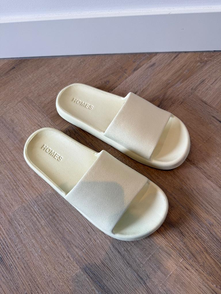Nieuw licht geel slippers flipflops badslippers 39 40 zomer, Slippers, Homes, Geel, Nieuw