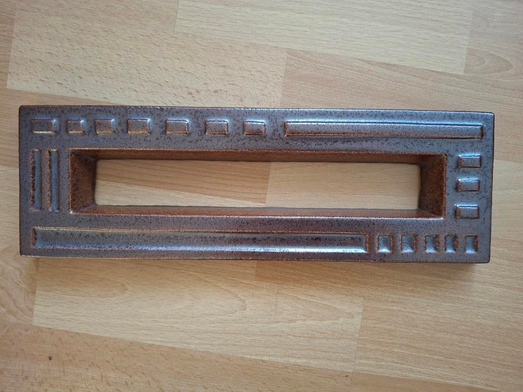 Brievenbus tegel, bruin, keramiek, art deco, jaren 30, Tuin en Terras, Brievenbussen, Ophalen of Verzenden, Zo goed als nieuw
