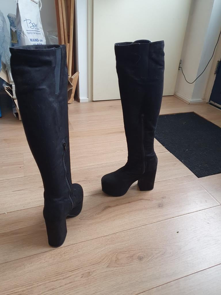 Laarzen maat 37 (plateauzool) (komt net over de knie), Ophalen of Verzenden, Zo goed als nieuw, Zwart, Hoge laarzen