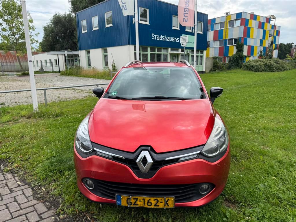 Renault Clio 1.5 DCI 66KW Estate 2015 Rood, Auto's, Voorwielaandrijving, Stof, 4 cilinders, 1096 kg