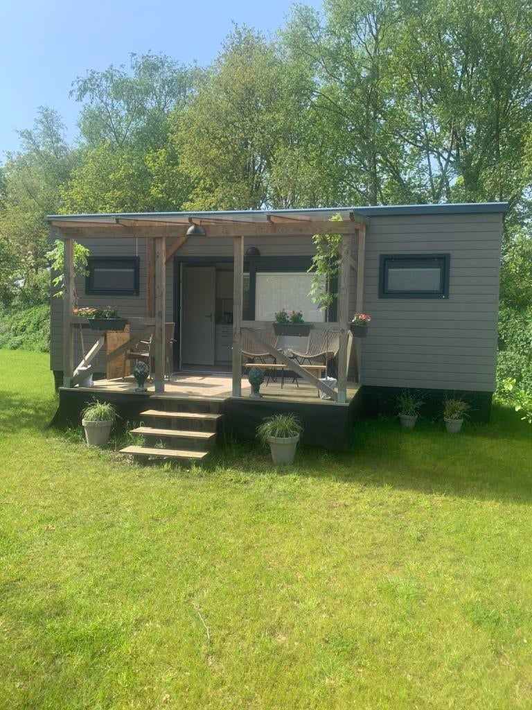 Luxe Tiny House met veranda incl. inboedel