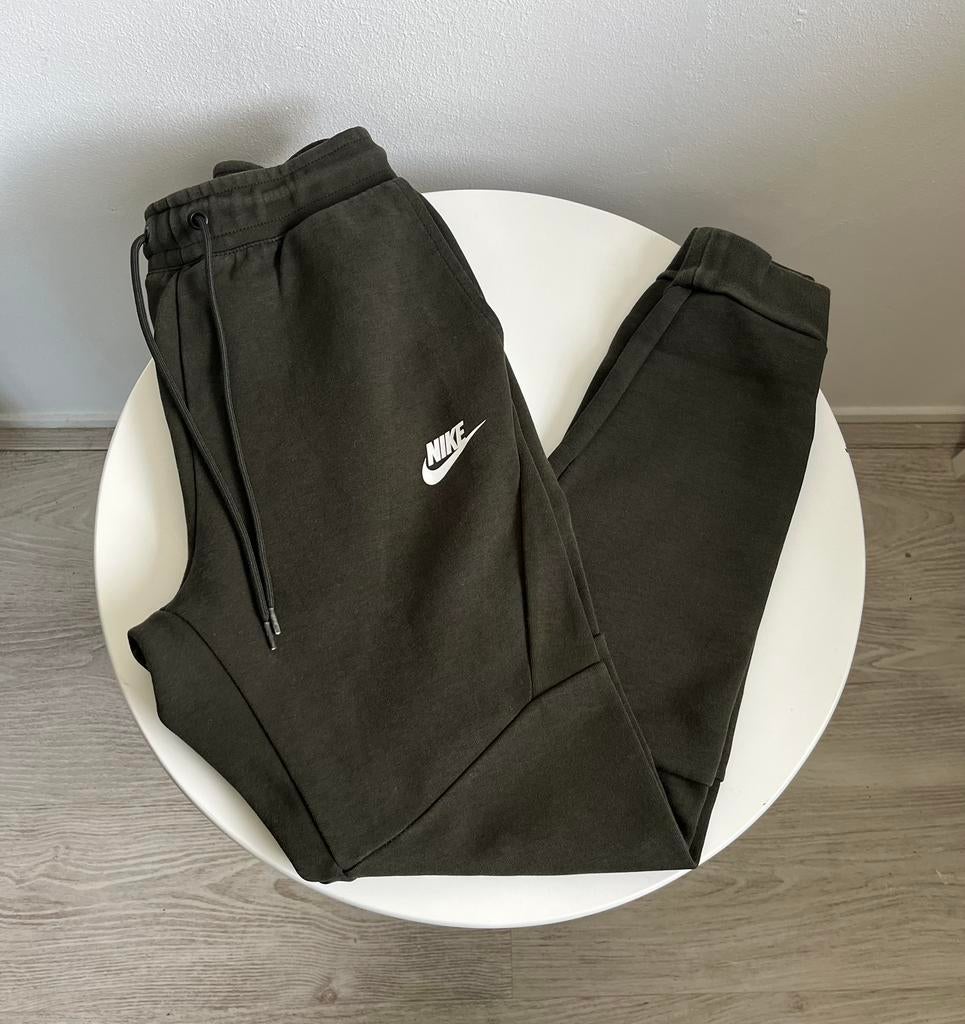 Nike tech groene broek, Ophalen of Verzenden, Zo goed als nieuw, Maat 46 (S) of kleiner, Groen