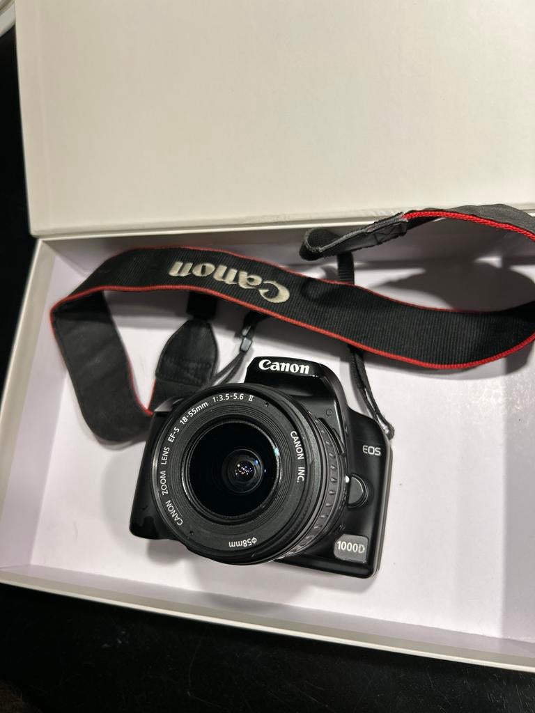 Canon EOS 1000D met 18-55mm kitlens - Goed Werkend, Gebruikt, Spiegelreflex, Canon, Ophalen of Verzenden