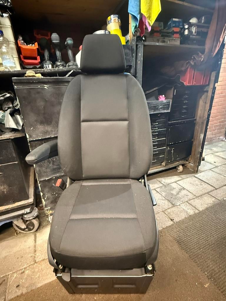 Bestuurdersstoel voor mercedes sprinter 907 met armleuning, Auto-onderdelen, Interieur en Bekleding, Ophalen, Gebruikt, Mercedes-Benz