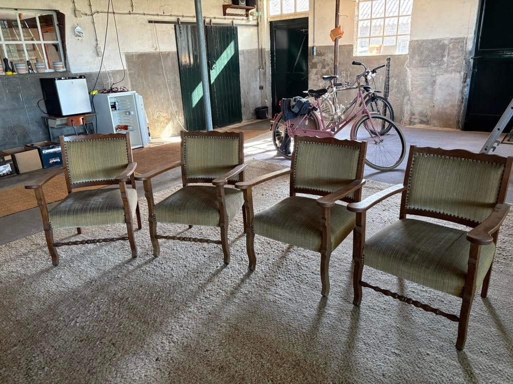 Oude houten stoelen, vintage, antiek, retro, Ophalen