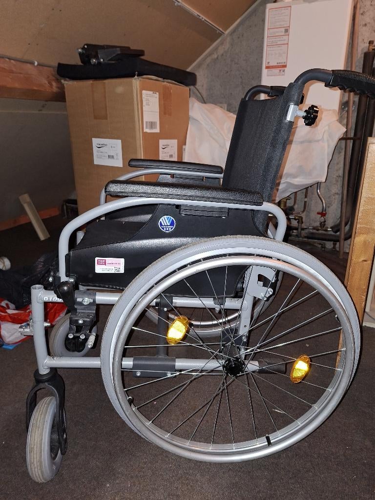 Rolstoel vermeiren D100 met extra kussentje, Ophalen, Inklapbaar, Zo goed als nieuw, Duwrolstoel
