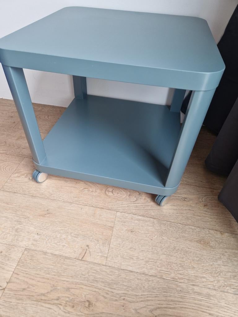 Blauw bijzettafeltje op wieltjes, Minder dan 45 cm, Gebruikt, Vierkant, Ophalen of Verzenden
