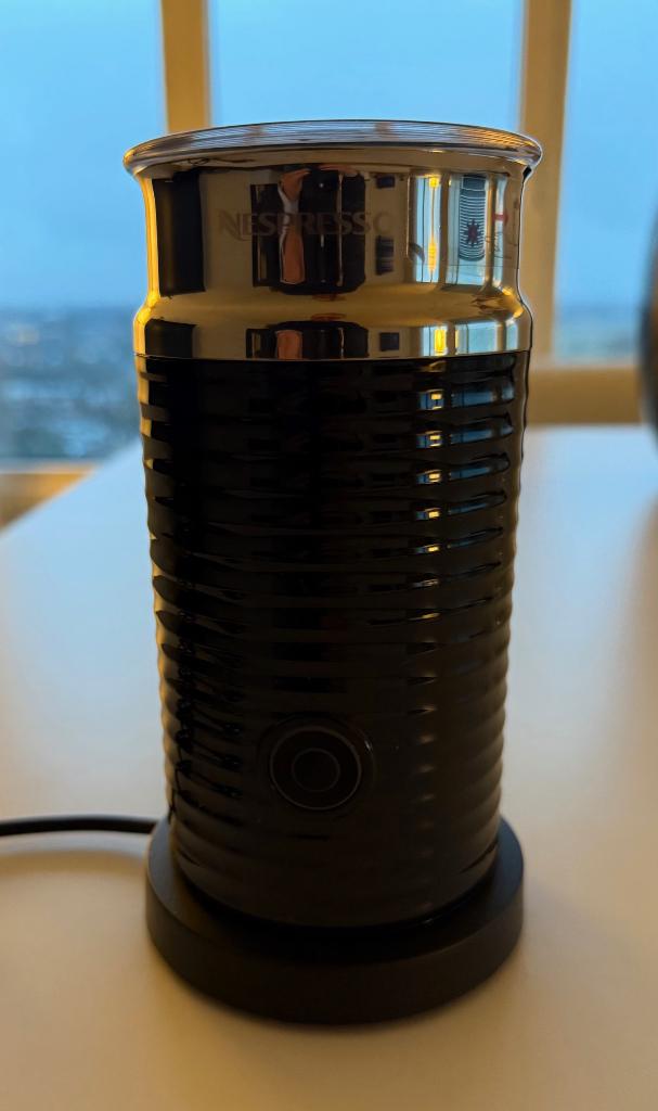 Nespresso Aeroccino melkopschuimer, Ophalen of Verzenden, Nieuw, Elektrische melkopschuimer