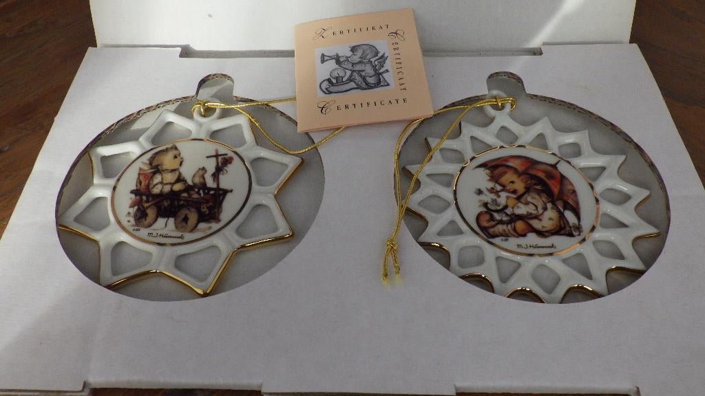 twee MJ Hummel porseleinen Kerststerren, Diversen, Kerst, Ophalen of Verzenden, Gebruikt