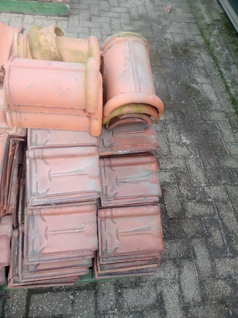 Monier Kruispannen Rood - Ruim 300 Stuks en 10x nokvors, Ophalen, Gebruikt, Steen of Klei, 15 m² of meer