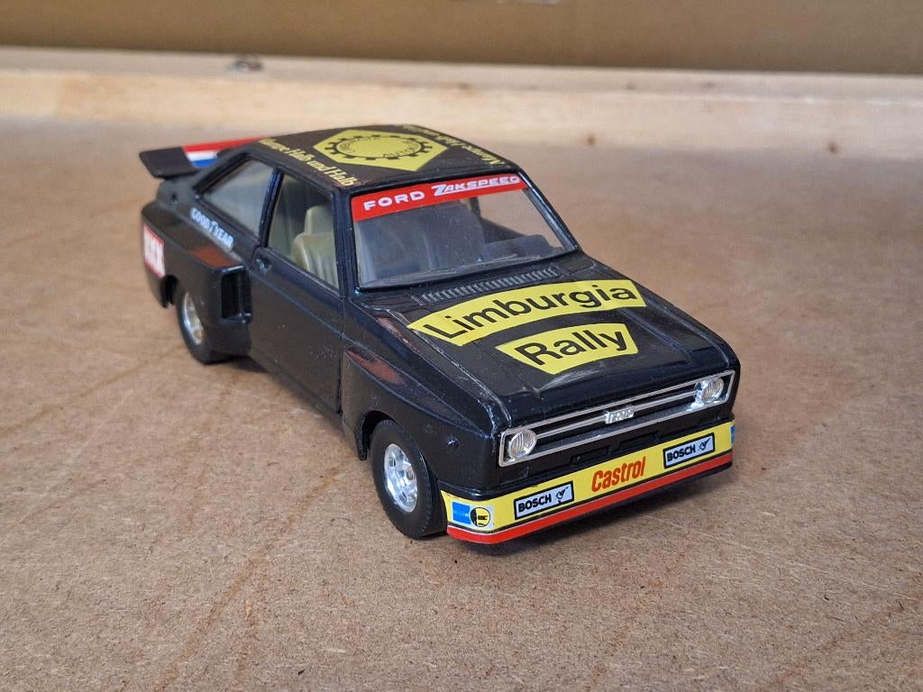 Ford Escort RS 1800 Bburago 1:24, Ophalen of Verzenden, Zo goed als nieuw, Auto, Bburago