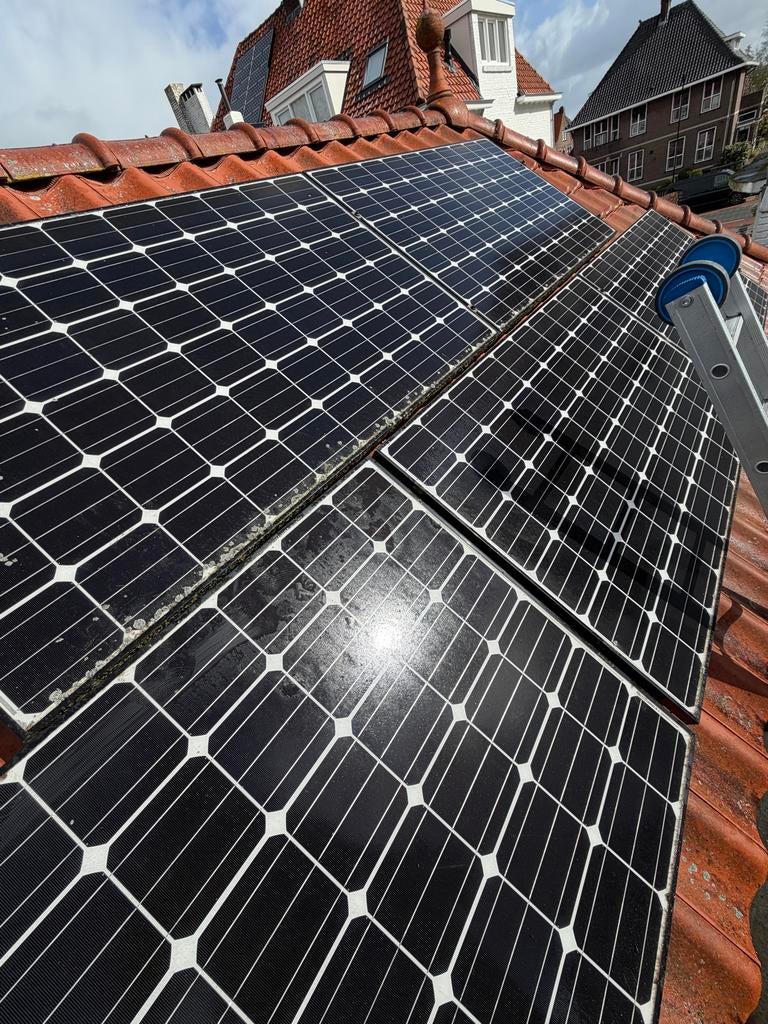 LG Zonnepanelen met Onderconstructie en Micro Omvormers, Ophalen of Verzenden, Gebruikt, Compleet systeem, 200 wattpiek of meer
