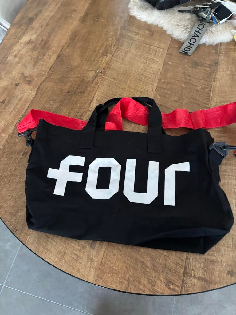 Nieuwe FOUR tas - Ongebruikt, 40x25cm, klein model, Sieraden, Tassen en Uiterlijk, Tassen | Damestassen, Ophalen of Verzenden