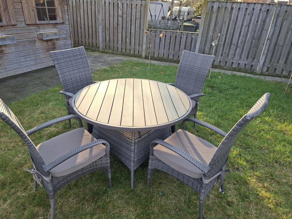 Jutlandia tuinset: tafel met 4 wicker stoelen, Tuin en Terras, Tuinsets en Loungesets, Ophalen, 4 zitplaatsen, Gebruikt, Eettafel