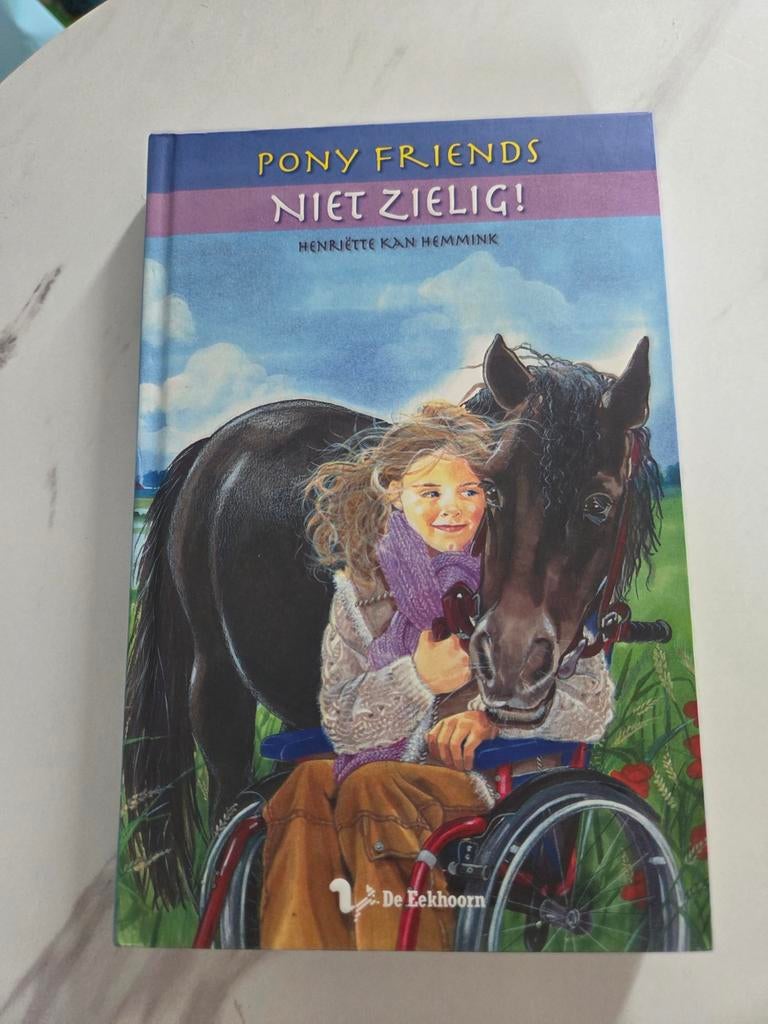 Pony Friends: Niet Zielig! - Henriëtte Kan Hemmink, Boeken, Ophalen of Verzenden, Zo goed als nieuw, Henriëtte Kan Hemmink, Fictie algemeen